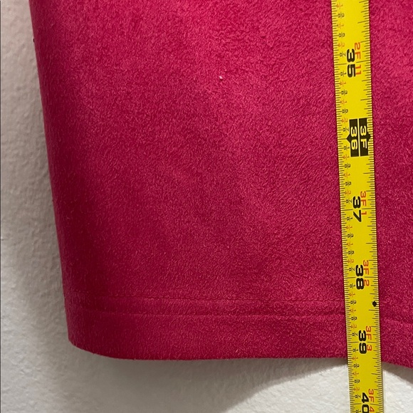 209wst38 Rich Pink Faux Suede Size 10 PTP 19”-22” EUC - Picture 7 of 7